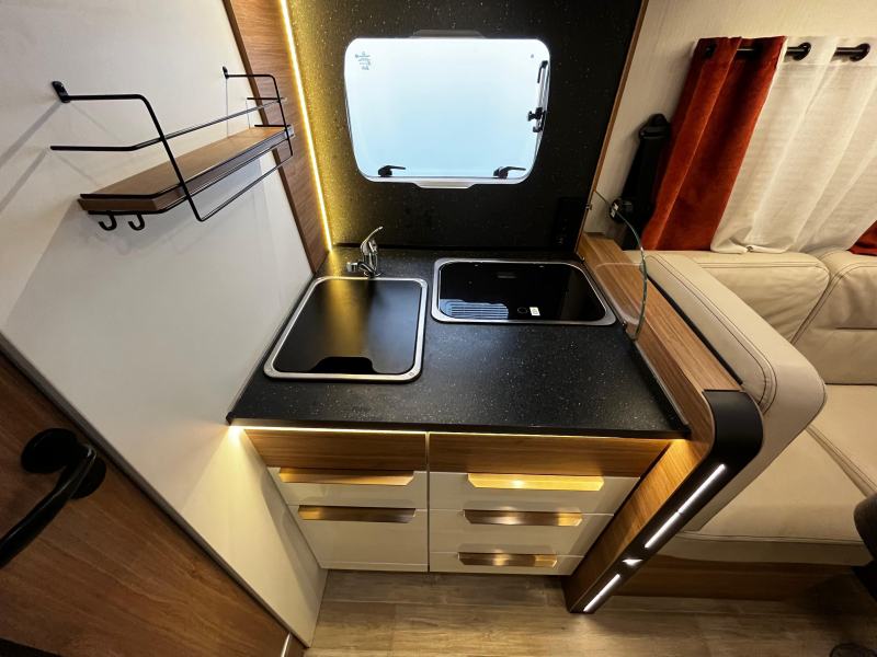 Camping-car Pilote P 726 FC, lit central photo : 7