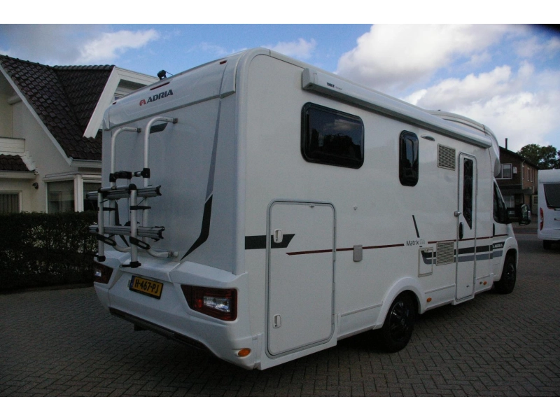 Adria Matrix M 670 SL Enkele bedden, Hefbed.  foto: 1