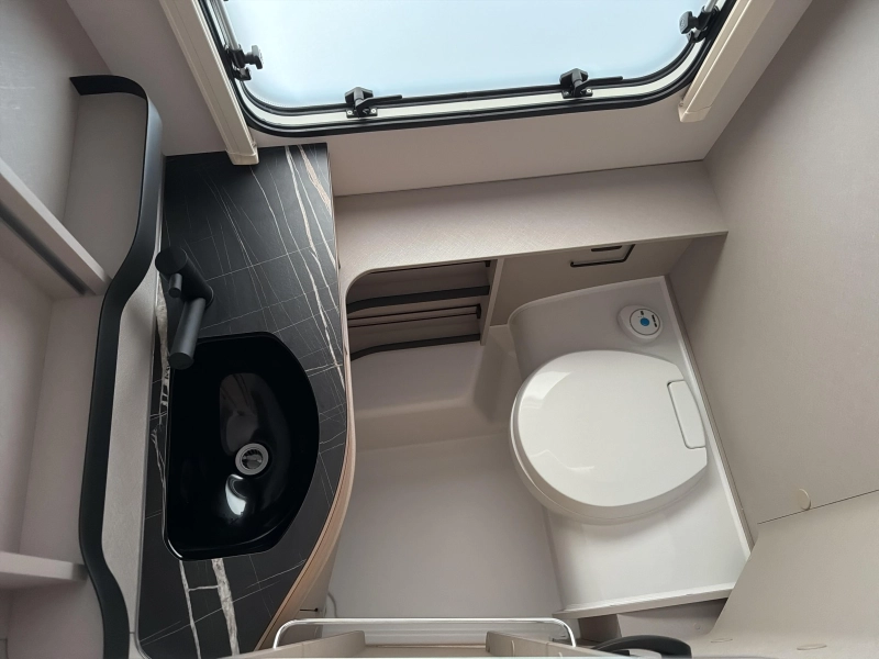 Eriba Touring 630 Urban Hampton Zilver  foto: 9