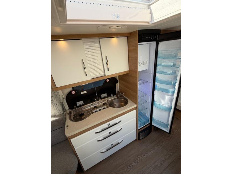 Hobby De Luxe 540 UL Incl. Mover en Voortent  foto: 15