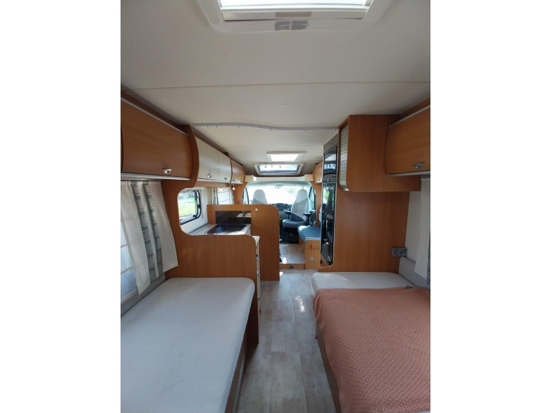 Bürstner Nexxo T 720 ENKE met lage enkele bedden  foto: 18