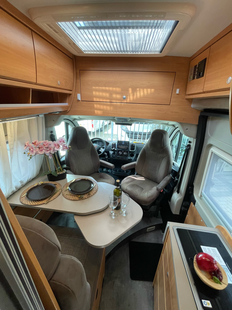 Pössl Roadcruiser XL ENKELE BEDDEN 9T AUTOMAAT TREKHAAK  foto: 1