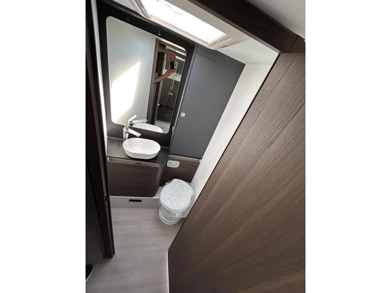 Adria Coral Supreme 670 DC 180CV - autom&aacute;tico - cuero foto: 12