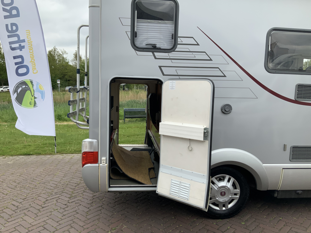 Hymer B 504 SL Integral, Equipado con cama individual trasera y cama abatible delantera, aire acondicionado de motor, chasis Alko, etc., A&ntilde;o 2009 Camper centrum on the road foto: 34