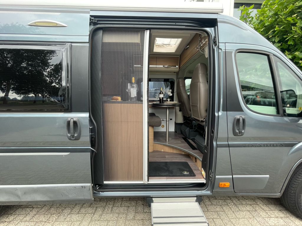Adria Twin 640 SPX DWARSBED ZONNEPANEEL BEARLOCK EURO6 foto: 4