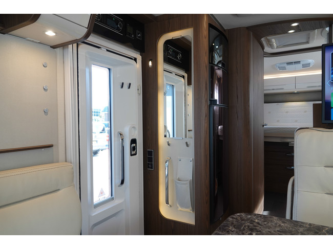 Hymer B 708 SL 180 CV Aut. | Sistema de nivelaci&oacute;n | Bater&iacute;as de litio | Aire acondicionado de techo foto: 7