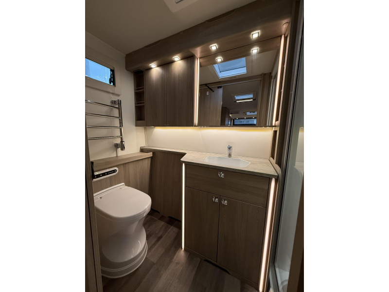 Kabe Royal 780 TDL Front Kitchen - Komplett Foto: 11