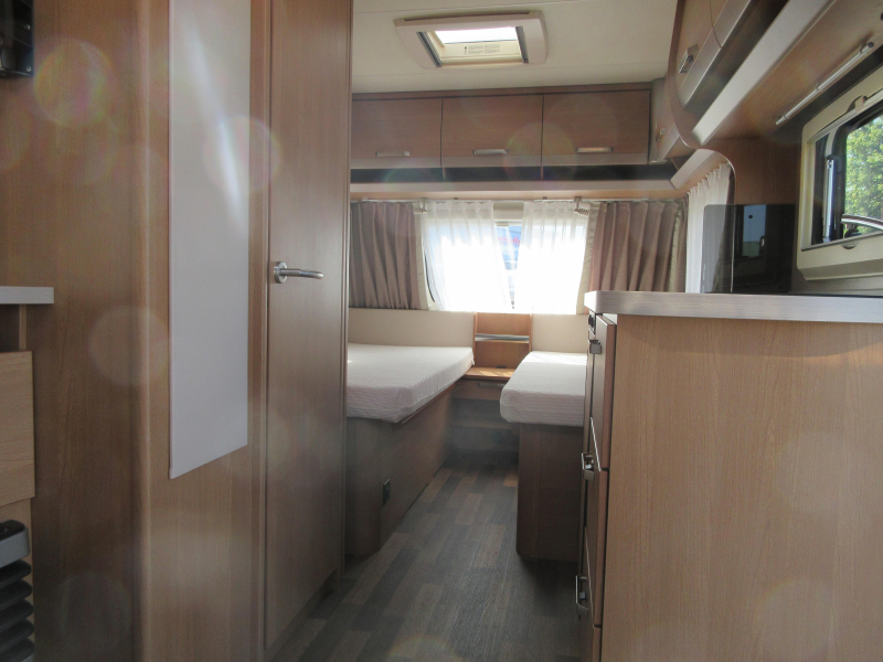 Knaus Sport 460 EU WITH AIR CONDITIONING AND MOVER photo: 2