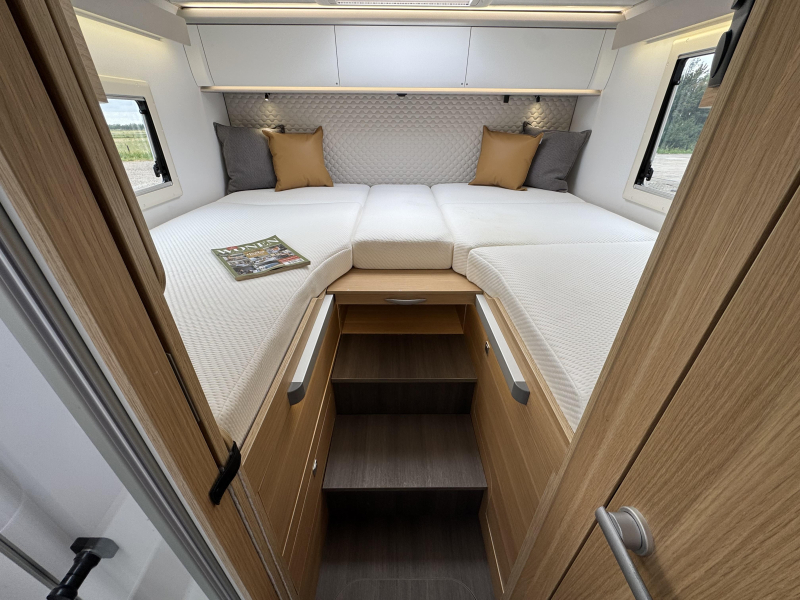 Adria Matrix Plus 670 DL Automaat Omvormer Airco  foto: 2
