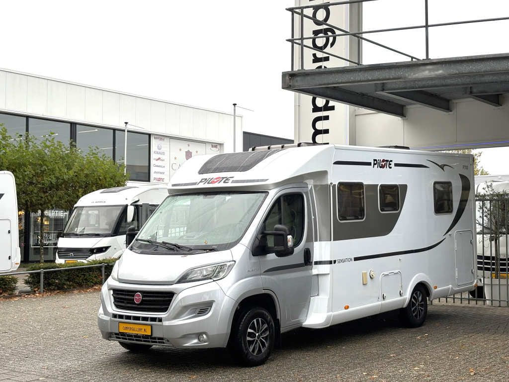 Pilote Sensation 700 P QUEENSBED 6.99M XXL GARAGE CONSTRUCT Foto: 3