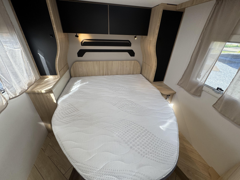 Chausson Etape Line 788 Queen bed drop-down bed photo: 6
