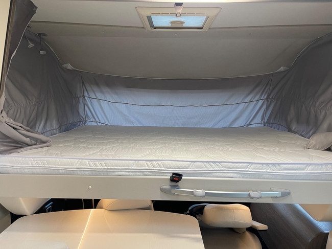 Mobilvetta K-SILVER I-59 Euro 6 Cama Queen + Cama abatible, Aire acondicionado, TV, Portabicicletas foto: 3