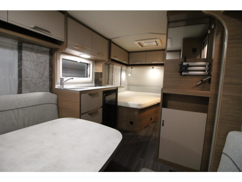 Knaus Sport 450 FU Voortent Walker, Mover,  foto: 10