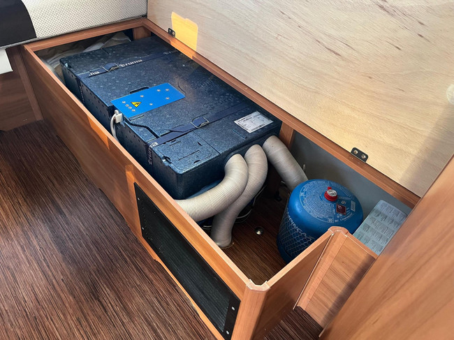 Hobby 540 UFE Excellent | Bankairco | Dakluifel | Vol automatische mover |  Fransbed | Douche | TV & Wii | Grote koelkast en kruidenkast foto: 9