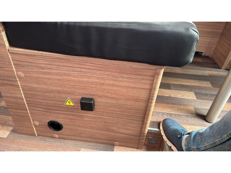 Weinsberg CaraSuite 700 ME EH478 ensuite badkamer  foto: 9