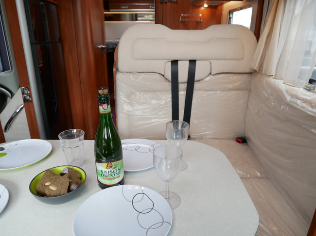 Laika Ecovip 409 Lengtebedden, Hefbed, Luxe Half Integraal XXL Garage!! foto: 8