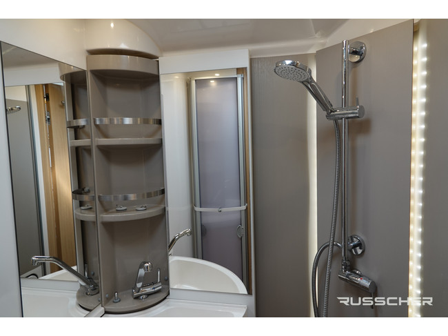 NIESMANN BISCHOFF Smove 7.4 E 150Pk Automaat | Leder | Lengtebedden foto: 15