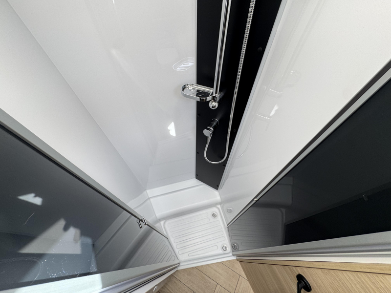 Chausson Etape Line 788 Queen bed drop-down bed photo: 17
