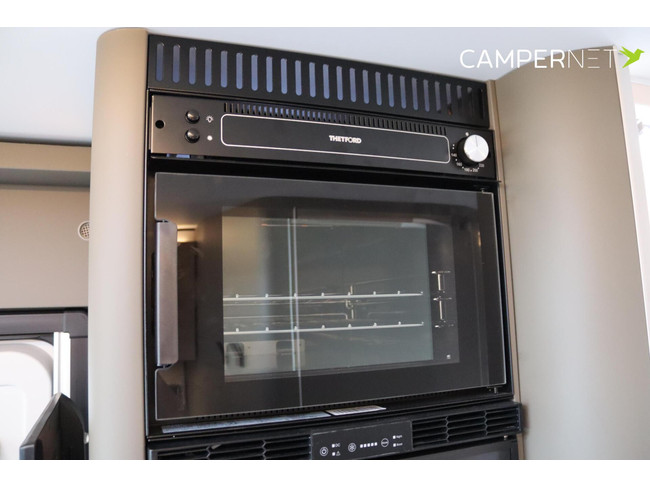 Hymer GT-S 685 170pk Automaat | Face to Face | Oven | Dieselverwarming | Winterpakket | Gescheiden Douche | Lengtebedden | Nieuw uit v foto: 16