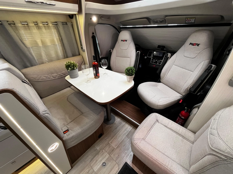Pilote P 706 GJ Camper, 4 person photo: 4