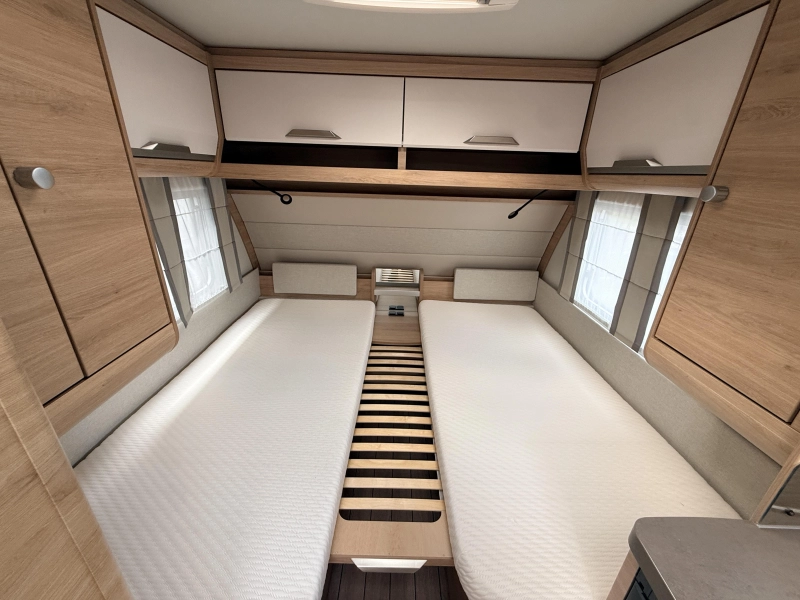 Knaus Sudwind 60 Years 460 EU Camas individuales MoverToldo foto: 10