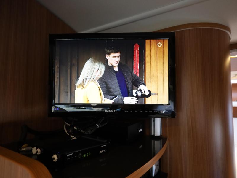 Adria Matrix M 670 SC queensbed + hefbed  foto: 14