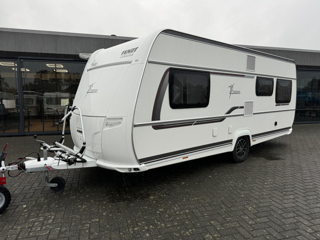 Fendt Tendenza 515 SG MOVER + NIEUWE CASSETTE THULE LUIFEL - INCLUSIEF STALLING