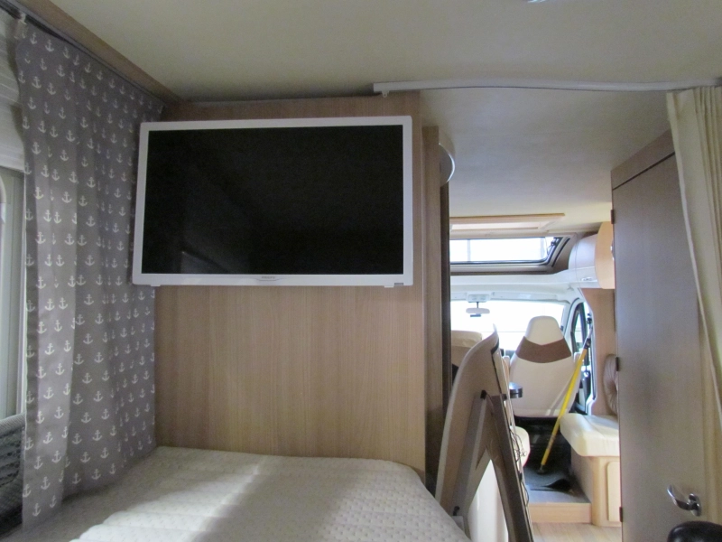 B&uuml;rstner Nexxo T 728 G Camas longitudinales, Tercera cama foto: 11