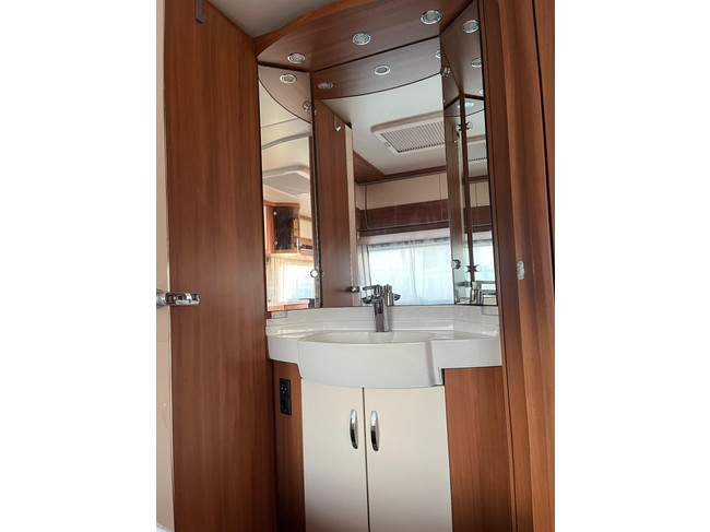 Hobby 540 UFE Excellent | Bankairco | Dakluifel | Vol automatische mover |  Fransbed | Douche | TV & Wii | Grote koelkast en kruidenkast foto: 18