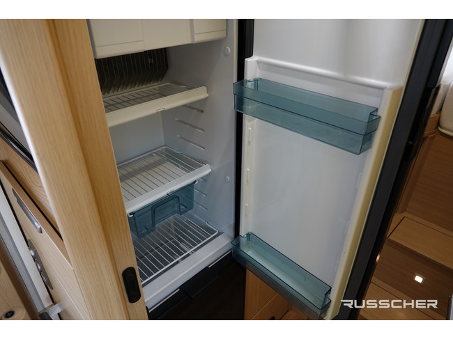 NIESMANN BISCHOFF Smove 7.4 E 150Pk Automaat | Leder | Lengtebedden foto: 7