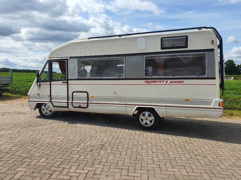 LMC Liberty 6500 Fiat 290 2.5 Turbo Diesel | Fixer-upper photo: 21