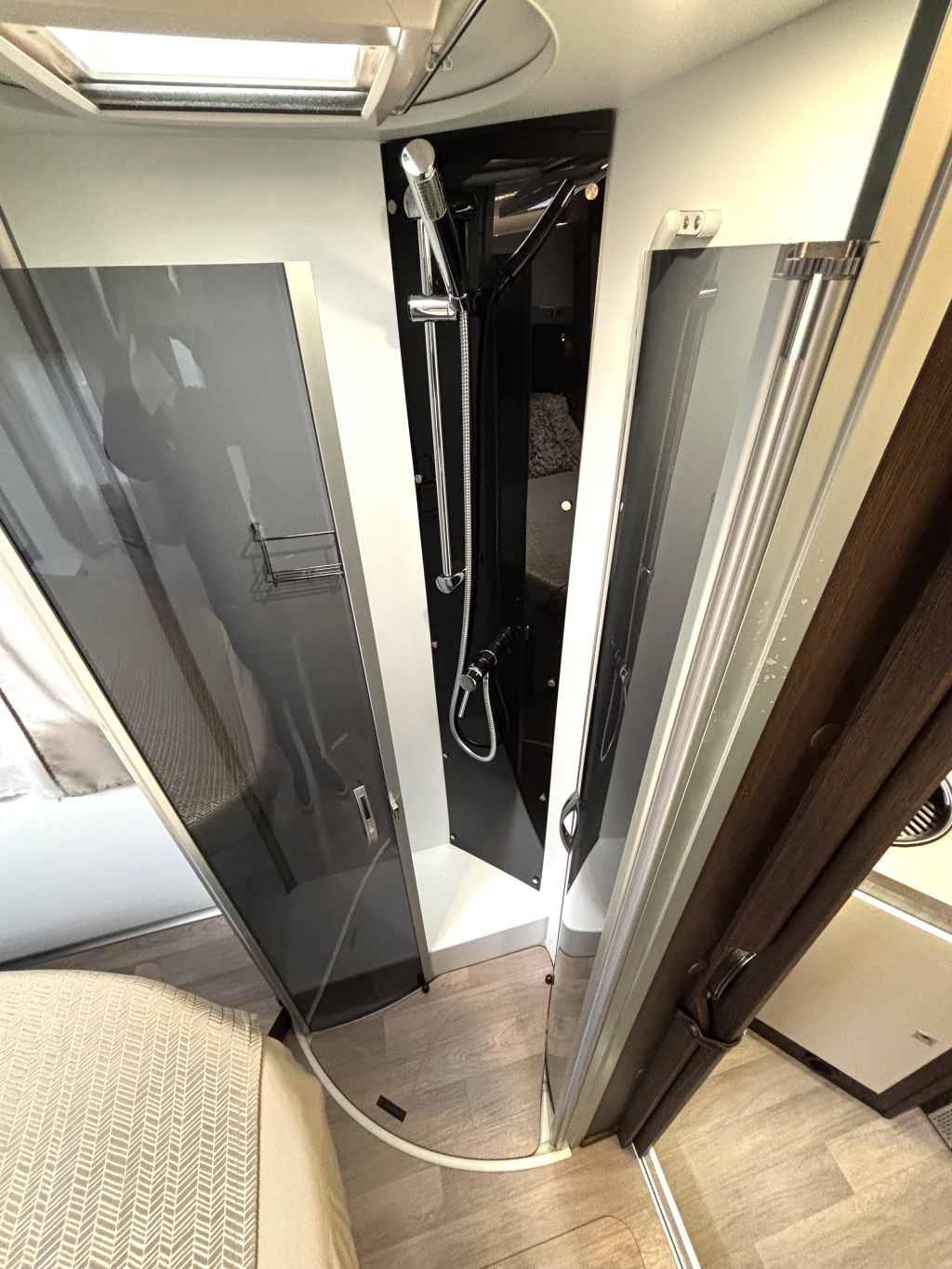 Benimar Tessoro 495 Northautokapp AUTOM&Aacute;TICA CAMA QUEEN+CAMA ABATIBLE foto: 10