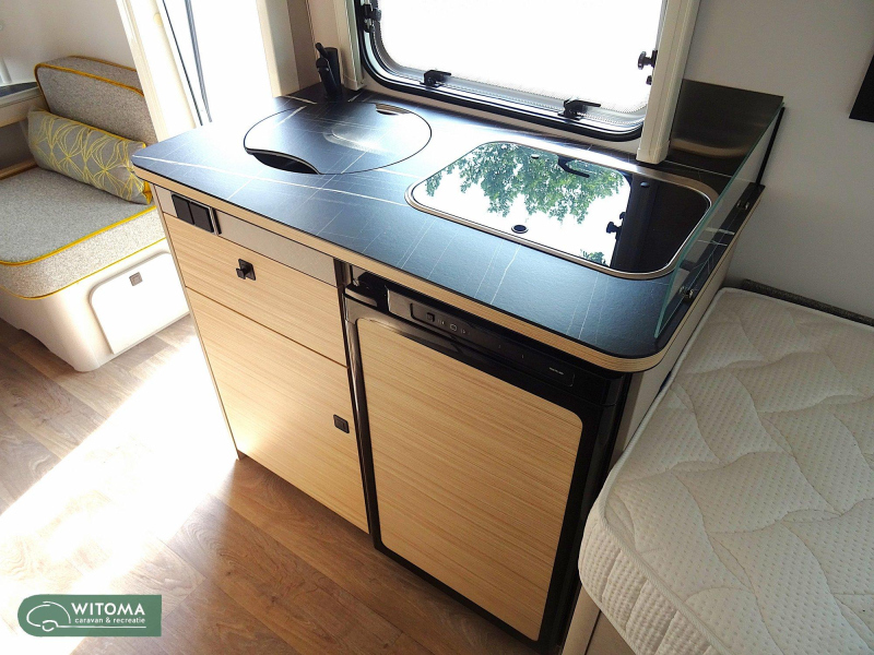 Eriba Touring Urban 542 sobre equipamiento completo foto: 5