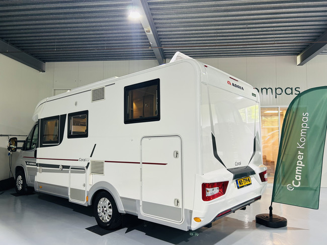 Adria CORAL S 600SL Plus, Autom&aacute;tico, Camas individuales, 1er Propietario 150CV foto: 7
