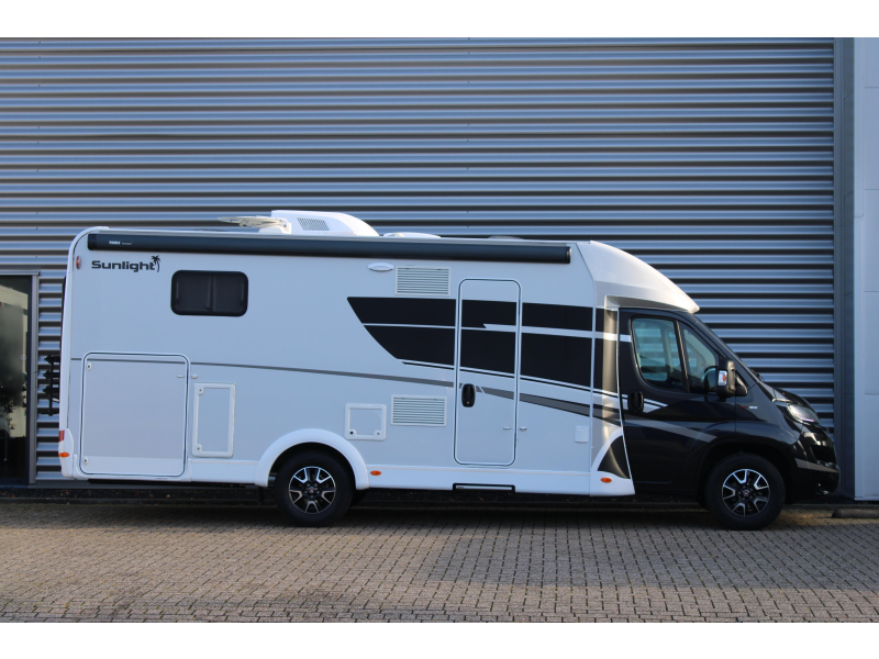 Sunlight Adventure Edition 160PS Automatik Dachklimaanlage Foto: 18