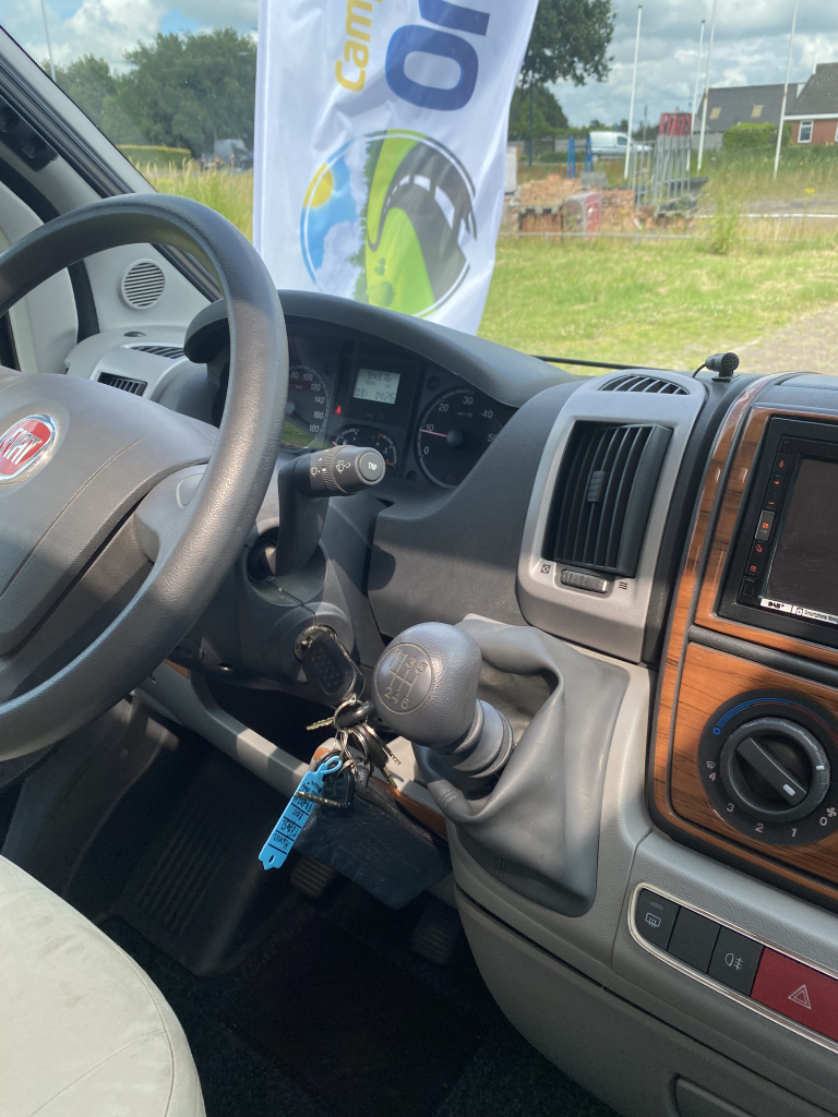 Hymer T 674 SL 2.3 MultiJet 160 CV, Semi-integral, 2 camas individuales, Aire acondicionado de motor, Antena parab&oacute;lica autom&aacute;tica, etc. A&ntilde;o 2011 Camper Centrum On the Road en Noorderringweg 4 en Marum. foto: 16