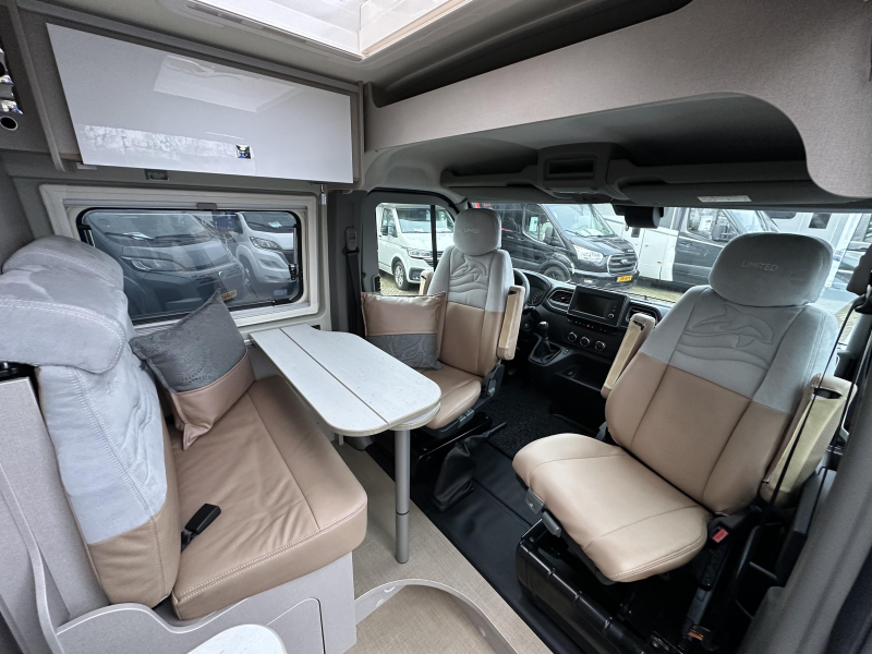 Bürstner Delfin C 621 LENGTE BEDDEN + TREKHAAK  foto: 6