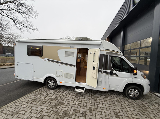 Carado T449 Queensbed + Hefbed foto: 6