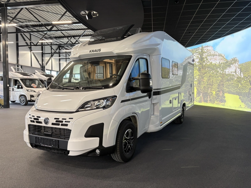 Knaus L!ve Wave 700 DX 180hp automatic /queen bed photo: 2