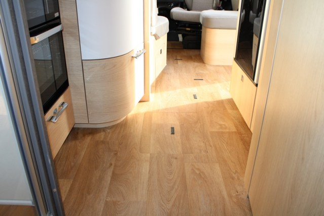 Volledig luchtgeveerde Hymer B ML I 780 9 G Tronic Automaat 170 pk Mercedes 417 CDI (53  foto: 62