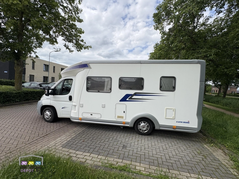 Eura Mobil Terrestra 670 SB Franz&ouml;sisches Bett Foto: 4