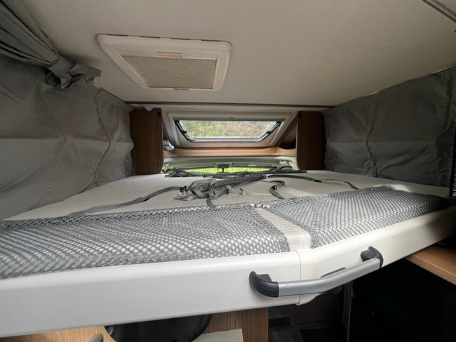 Carado T 338 Teilintegriert | Tempomat | Markise | R&uuml;ckfahrkamera | Dusche | Toilette | 4 Schlafpl&auml;tze | TV mit aut. Sat Foto: 18