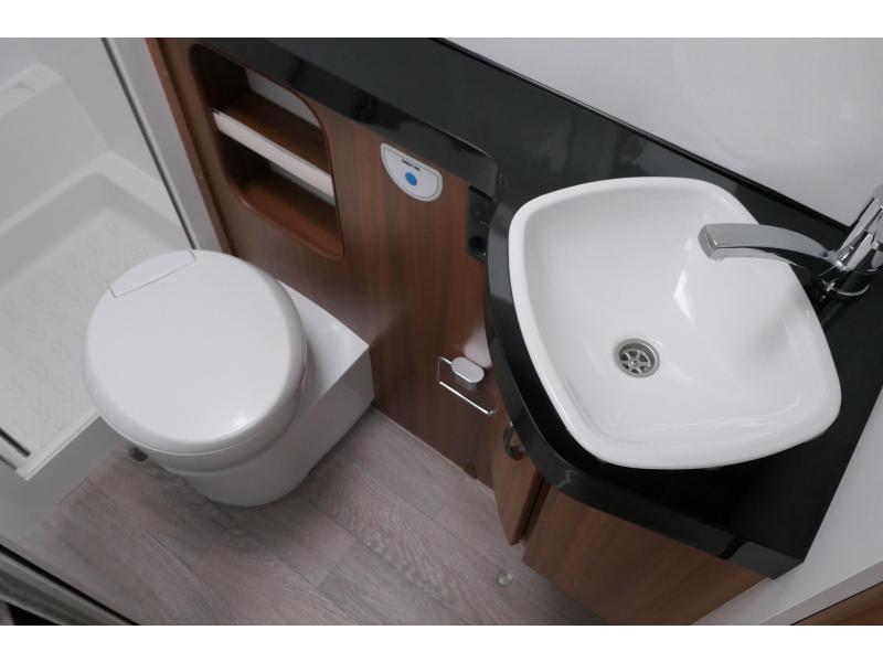 Hobby Excellent 540 FU mover en voortent  foto: 9