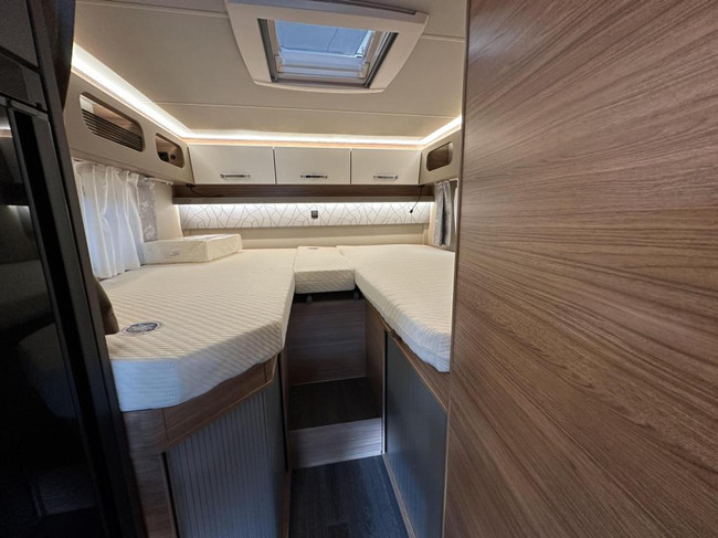 Weinsberg CaraSuite 650 MEG automaat, 165 pk, hefbed foto: 11