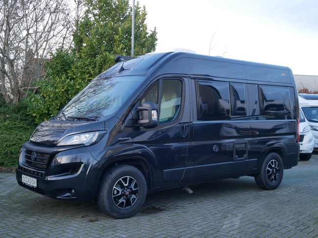 Carado CV 540 Edition 15 5.40 Meter Buscamper, Dwarsbed foto: 2