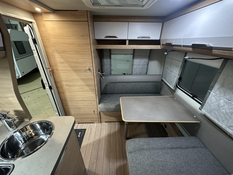 Knaus Sudwind 420 QD grote koelkast | A69  foto: 9