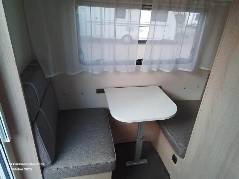 Adria Aviva 360 DD bj. 2019 lichtgewicht  foto: 4