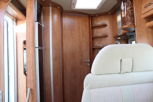Carthago Chic C Line I 5.0 1e eigenaar Fiat 3.0 liter 160 pk 4250 kg chassis enkele bedden 5 zitplaatsen (122  foto: 31