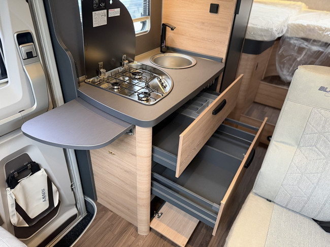 Knaus Live Wave 650 MEG Black Select Foto: 17