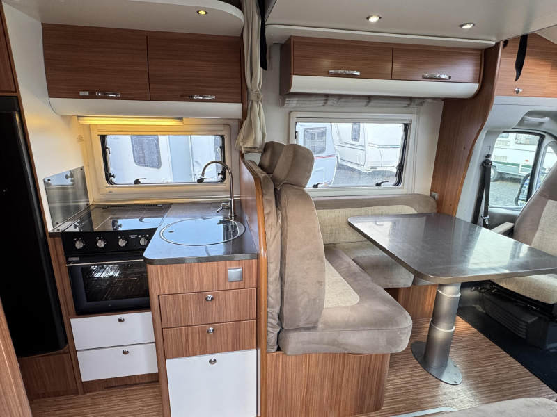 Adria Matrix 680 SP -5 pers-met hefbed  foto: 5
